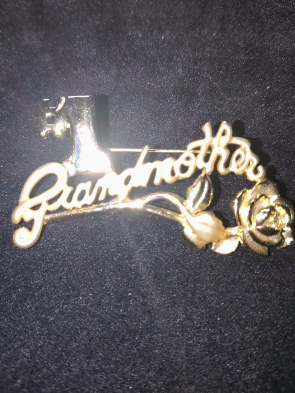 Vintage Gold‑Tone “#1 Grandmother” Script Brooch w/ Rose Motif – 2.25"